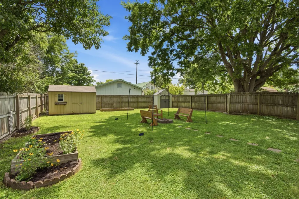 208 East Avenue Goodlettsville TN 37072