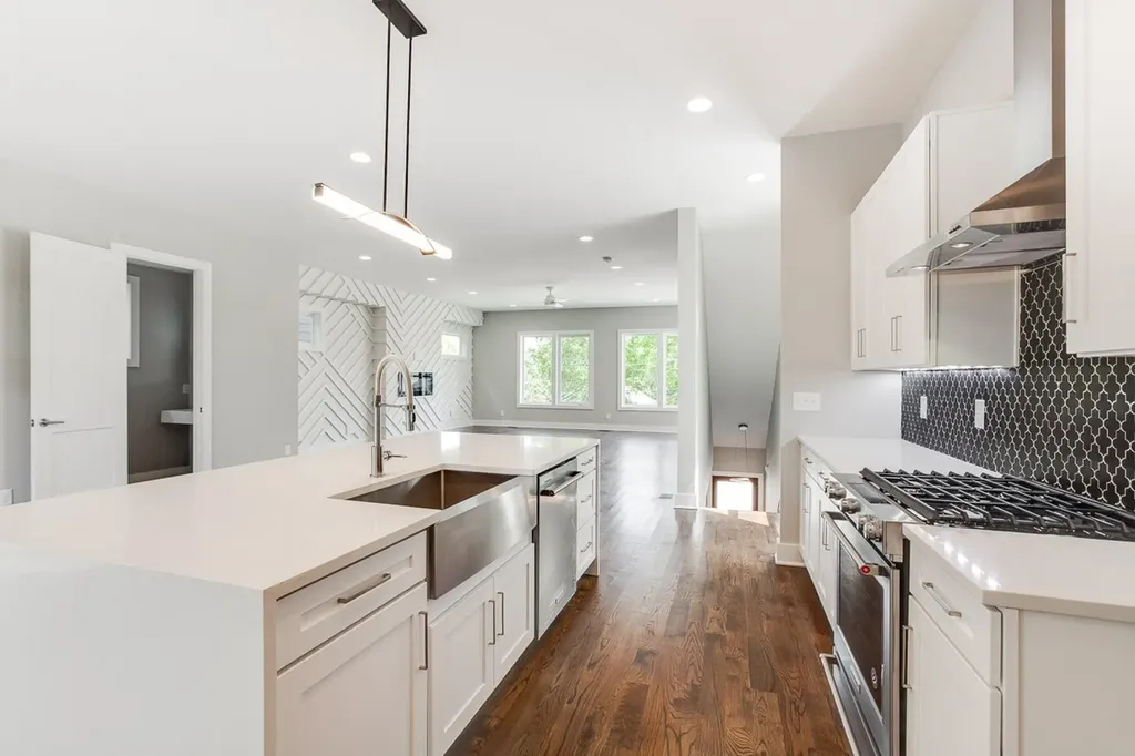 525 31st Ave, N Nashville TN 37209