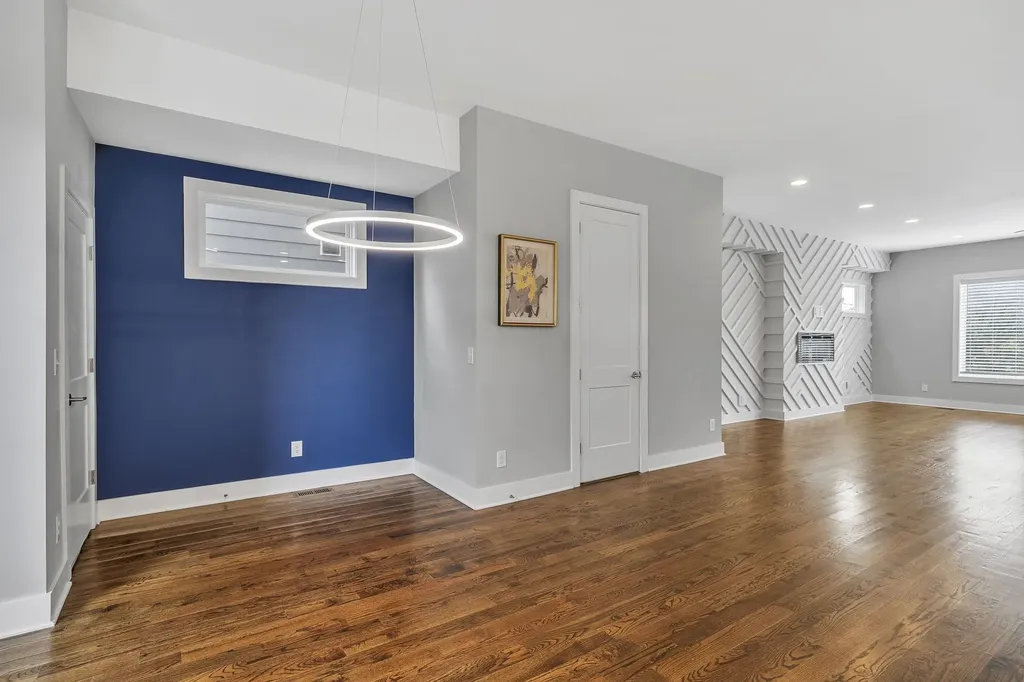 525 31st Ave, N Nashville TN 37209