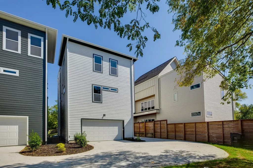 525 31st Ave, N Nashville TN 37209