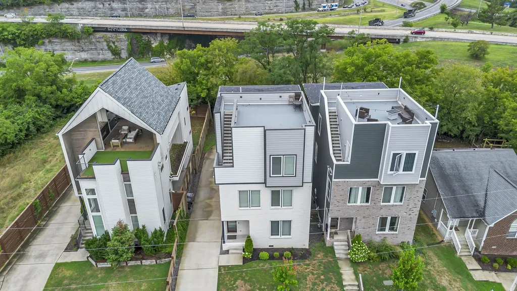 525 31st Ave, N Nashville TN 37209