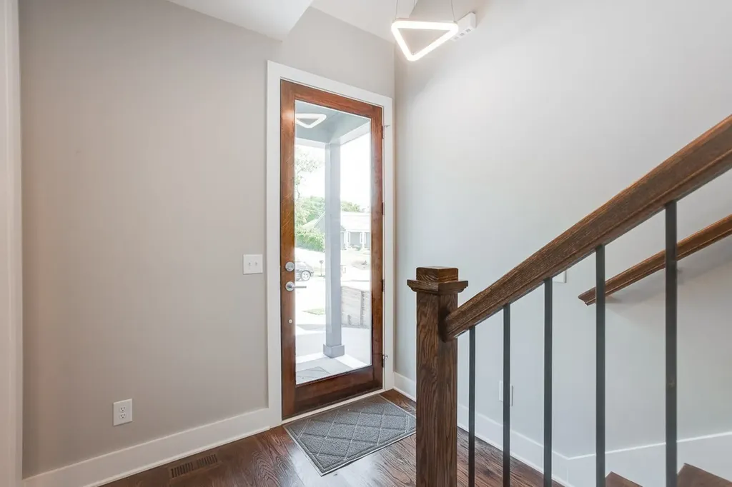525 31st Ave, N Nashville TN 37209