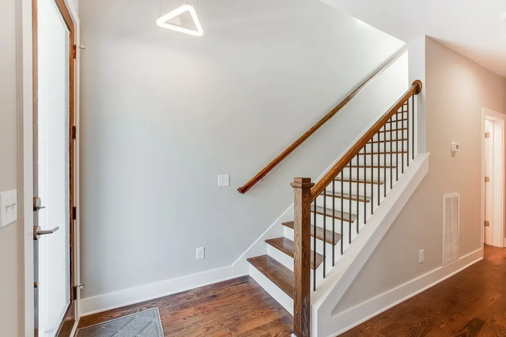 525 31st Ave, N Nashville TN 37209