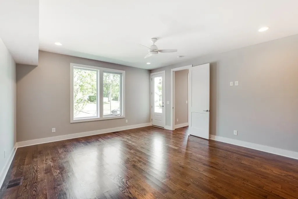 525 31st Ave, N Nashville TN 37209