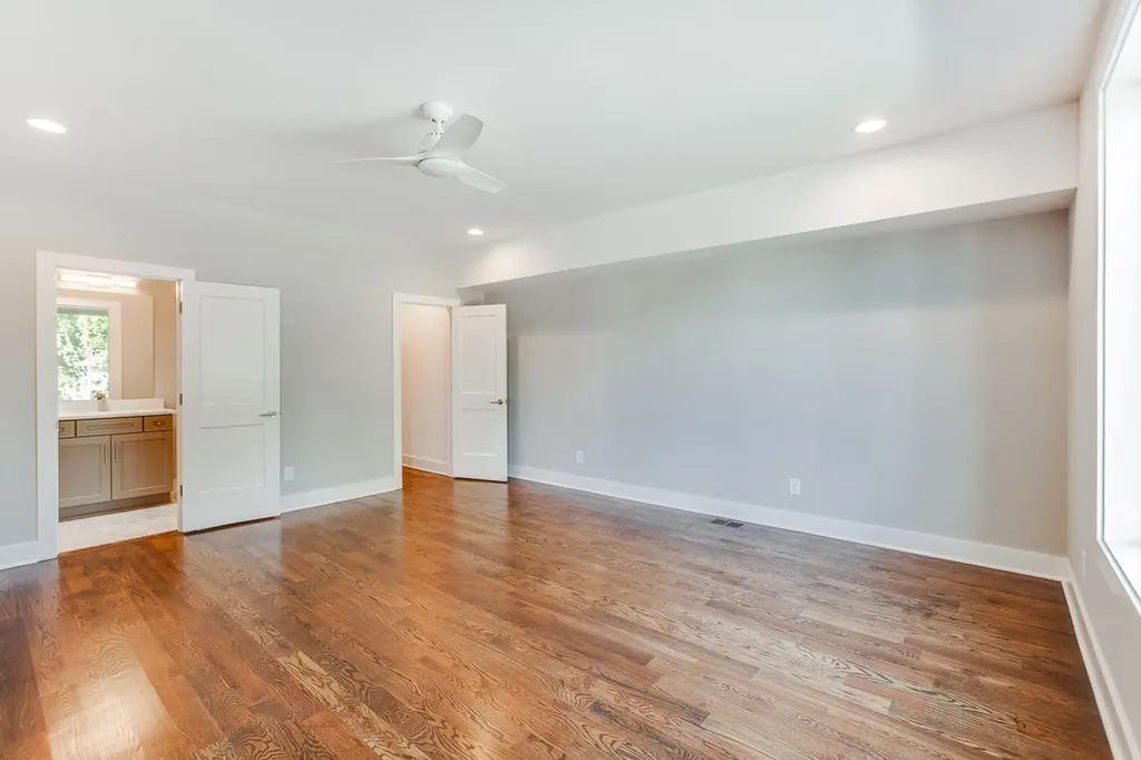 525 31st Ave, N Nashville TN 37209
