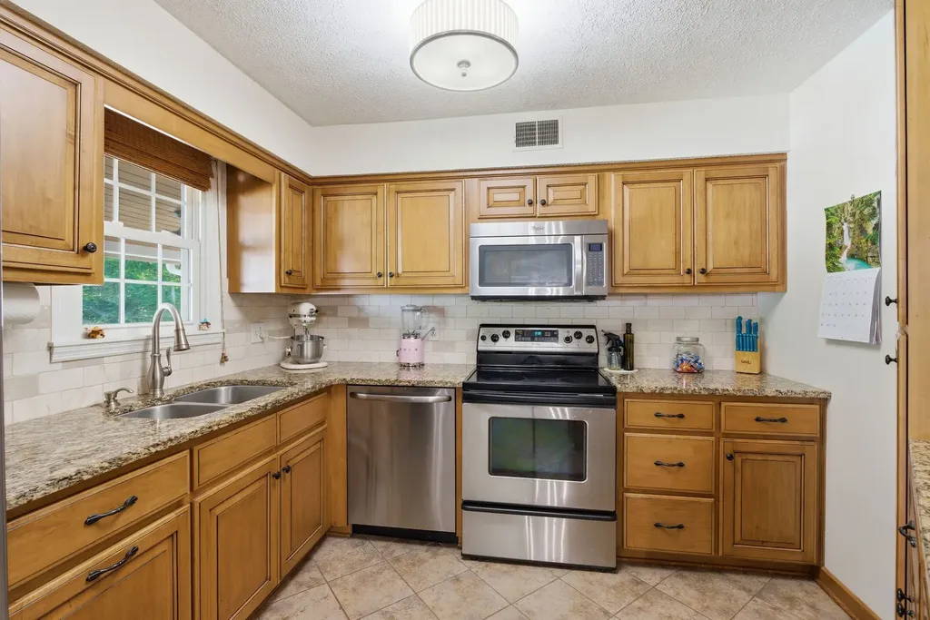 1170 Liberty Road Charlotte TN 37036