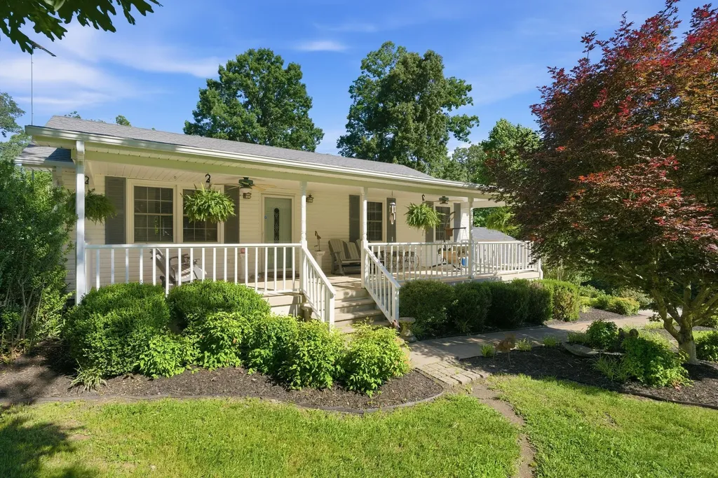 1170 Liberty Road Charlotte TN 37036