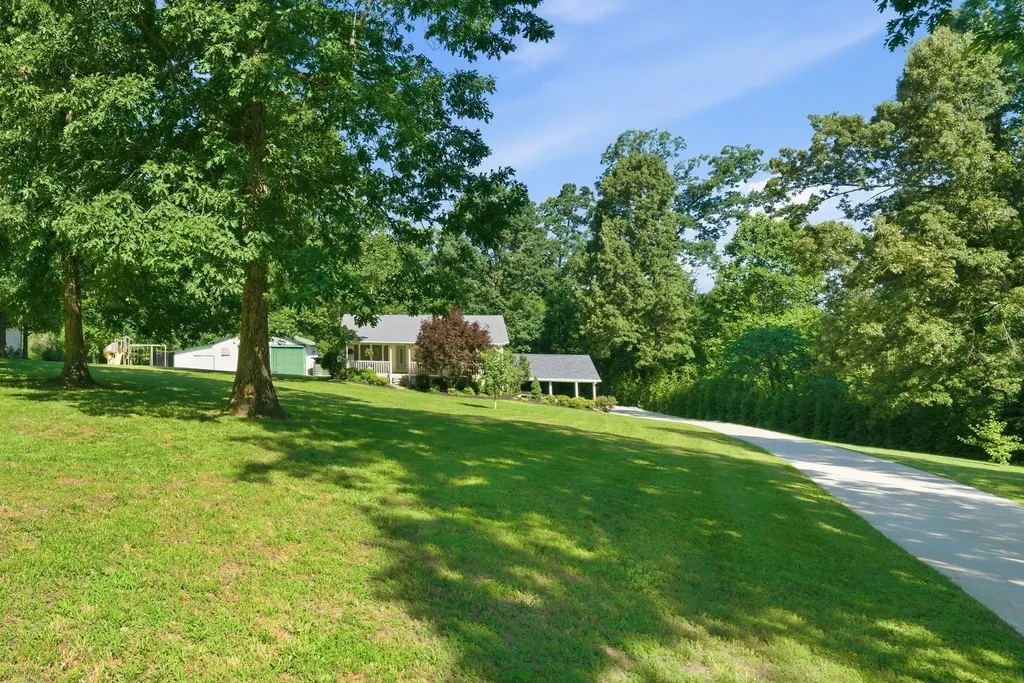 1170 Liberty Road Charlotte TN 37036