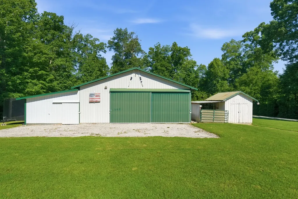 1170 Liberty Road Charlotte TN 37036