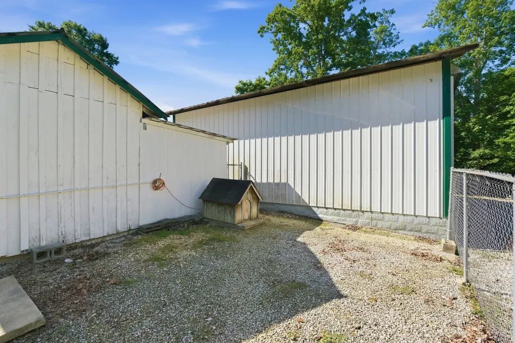 1170 Liberty Road Charlotte TN 37036
