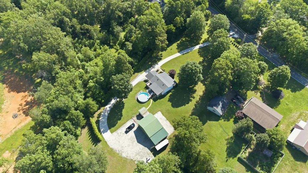 1170 Liberty Road Charlotte TN 37036