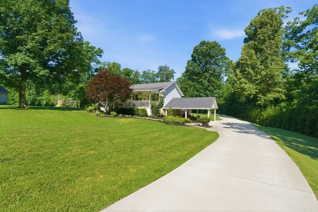 1170 Liberty Road Charlotte TN 37036