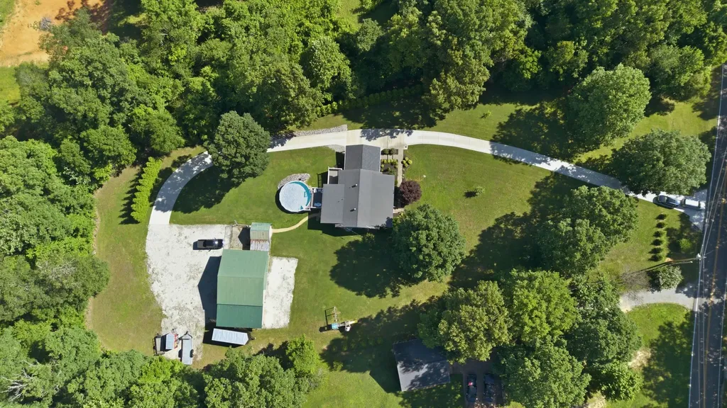 1170 Liberty Road Charlotte TN 37036