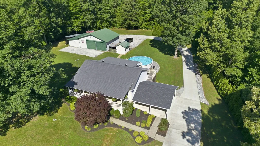 1170 Liberty Road Charlotte TN 37036