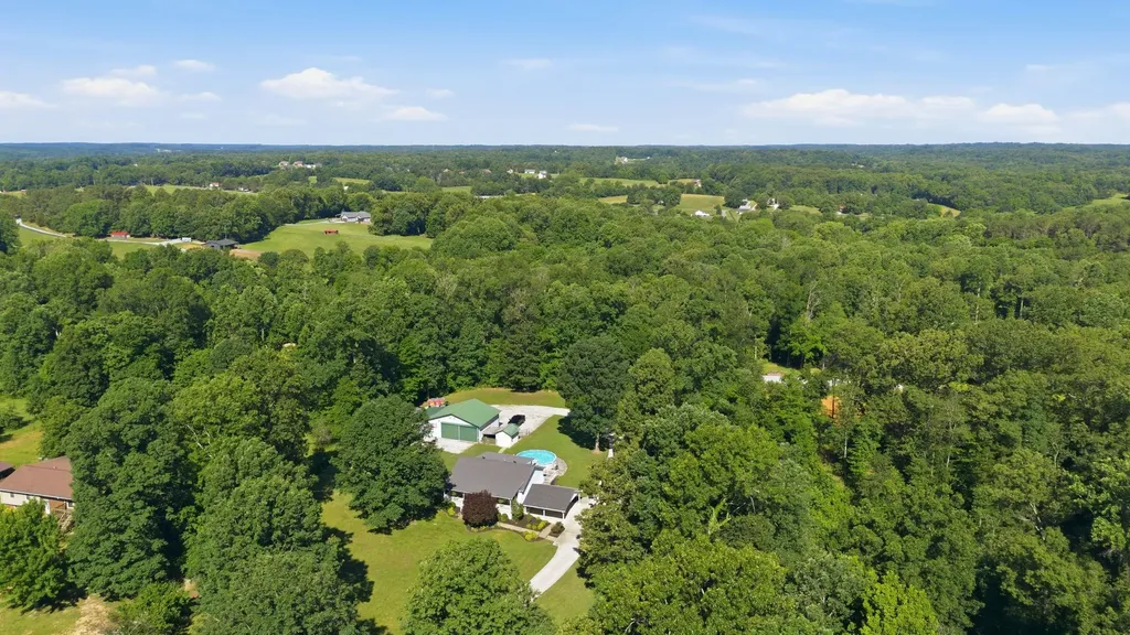 1170 Liberty Road Charlotte TN 37036