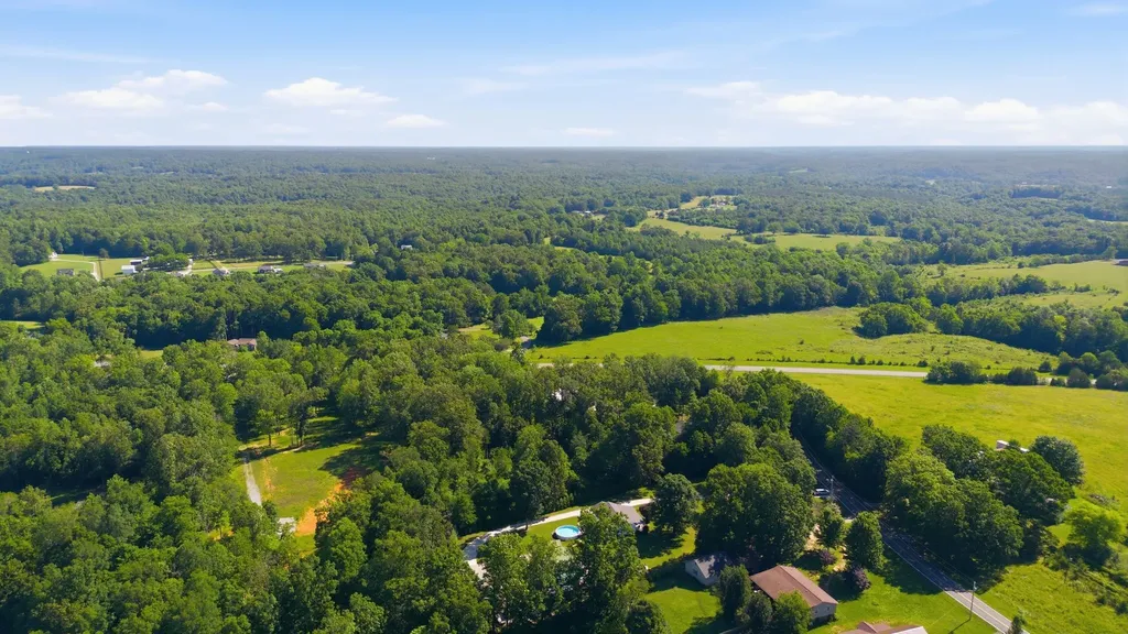1170 Liberty Road Charlotte TN 37036