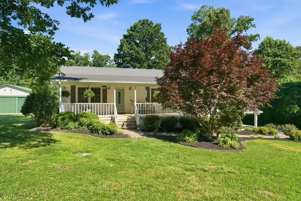 1170 Liberty Road Charlotte TN 37036