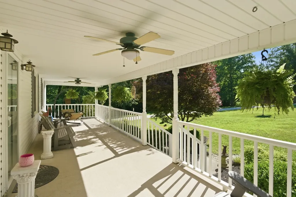 1170 Liberty Road Charlotte TN 37036