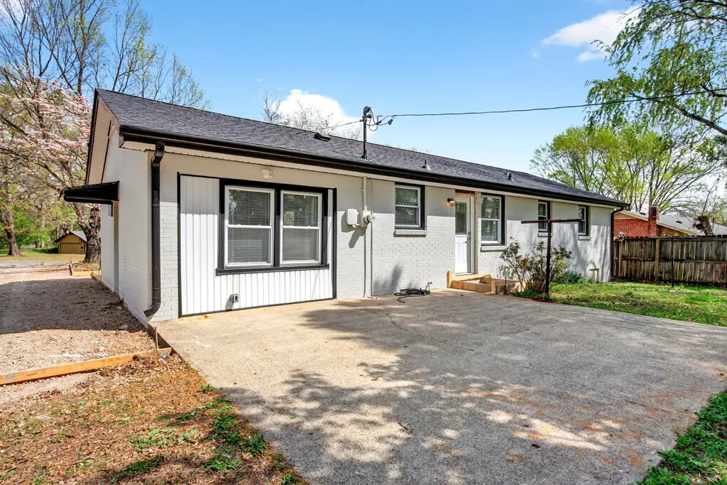 208 Forest Hills Drive Clarksville TN 37040