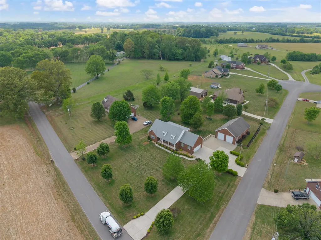 637 Coopertown Road Unionville TN 37180