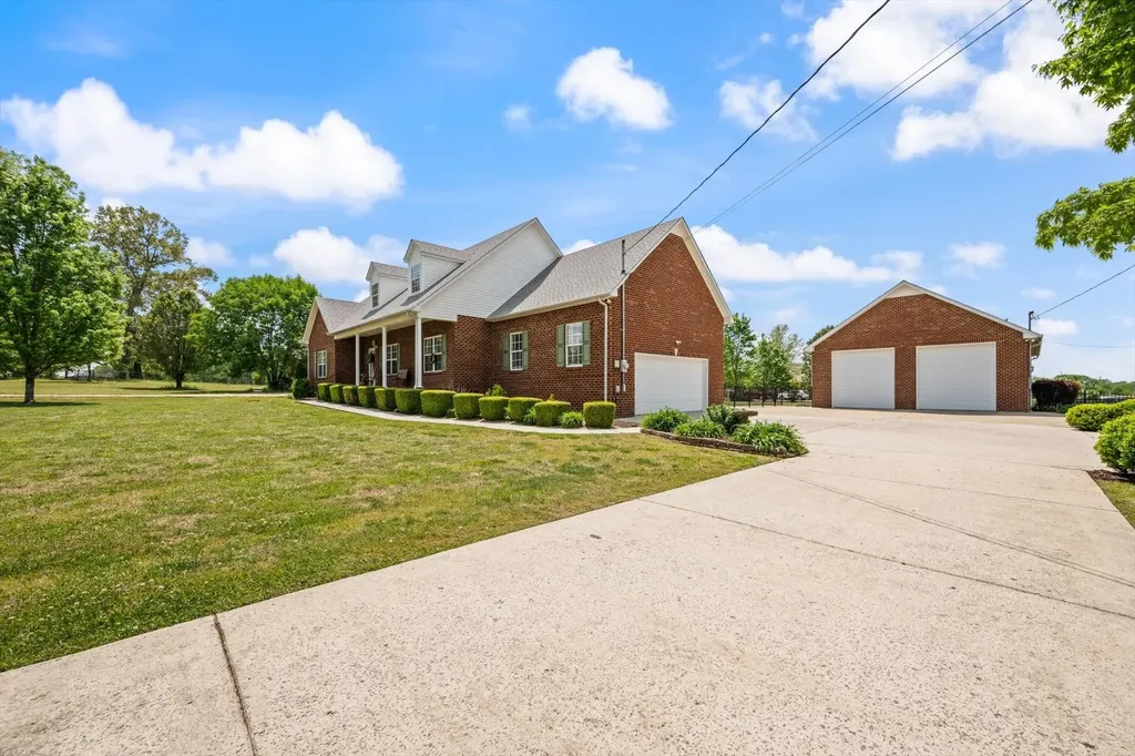 637 Coopertown Road Unionville TN 37180