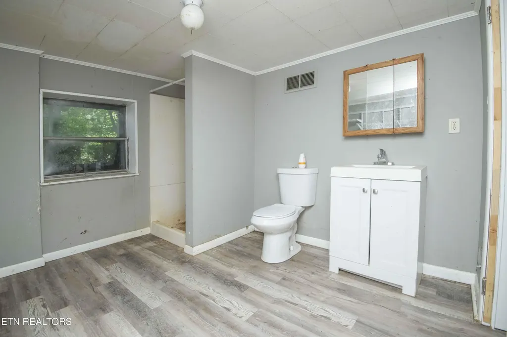 325 W Hills Drive Lenoir City TN 37771
