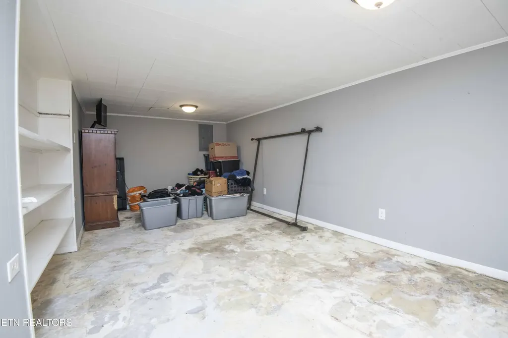325 W Hills Drive Lenoir City TN 37771