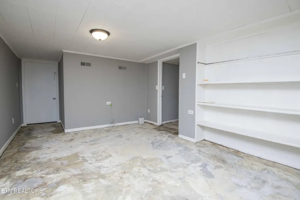 325 W Hills Drive Lenoir City TN 37771