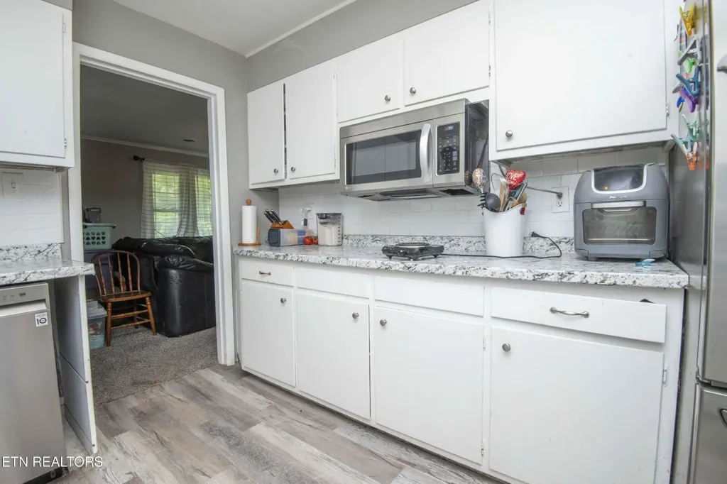 325 W Hills Drive Lenoir City TN 37771