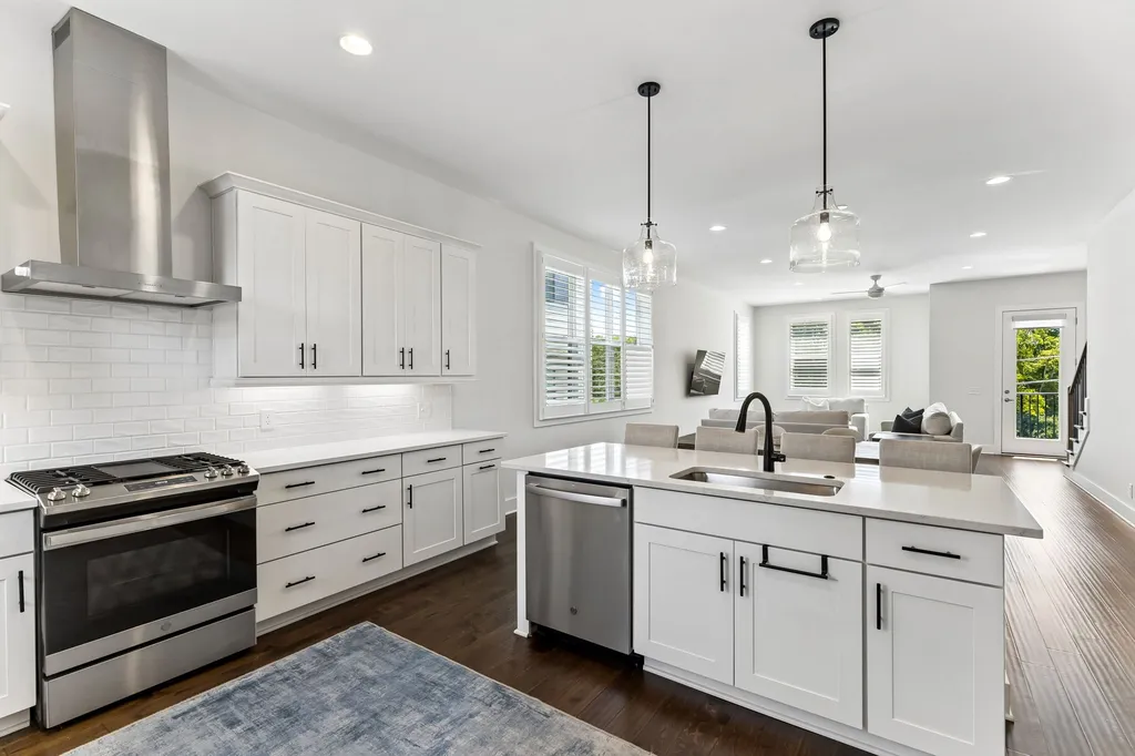 1007 44th Ave, N Nashville TN 37209