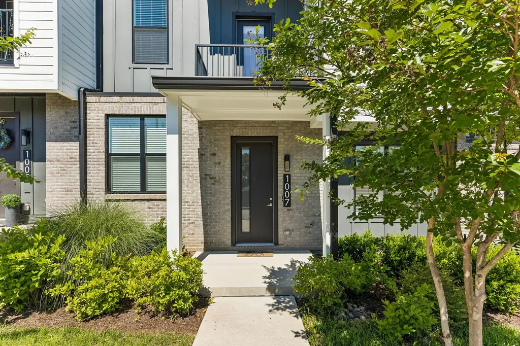 1007 44th Ave, N Nashville TN 37209