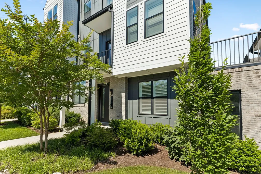 1007 44th Ave, N Nashville TN 37209
