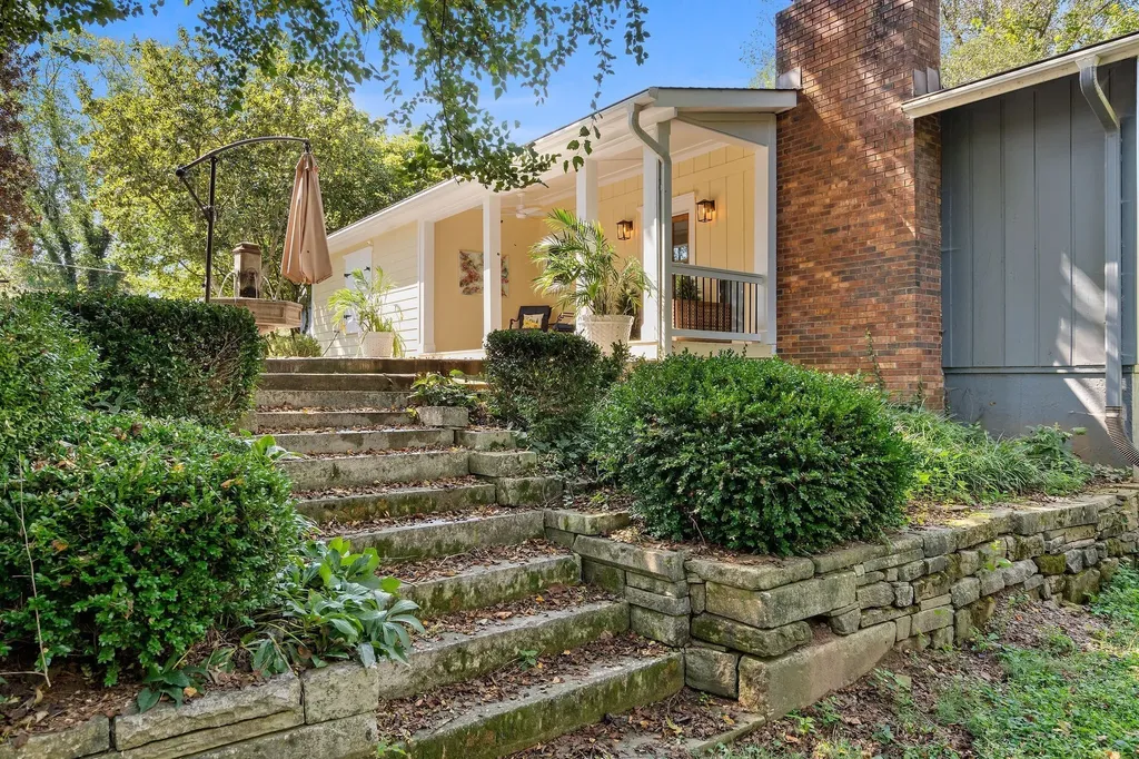 9032 S Harpeth Court Nashville TN 37221