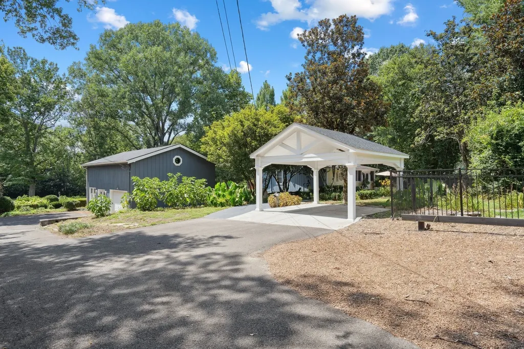 9032 S Harpeth Court Nashville TN 37221