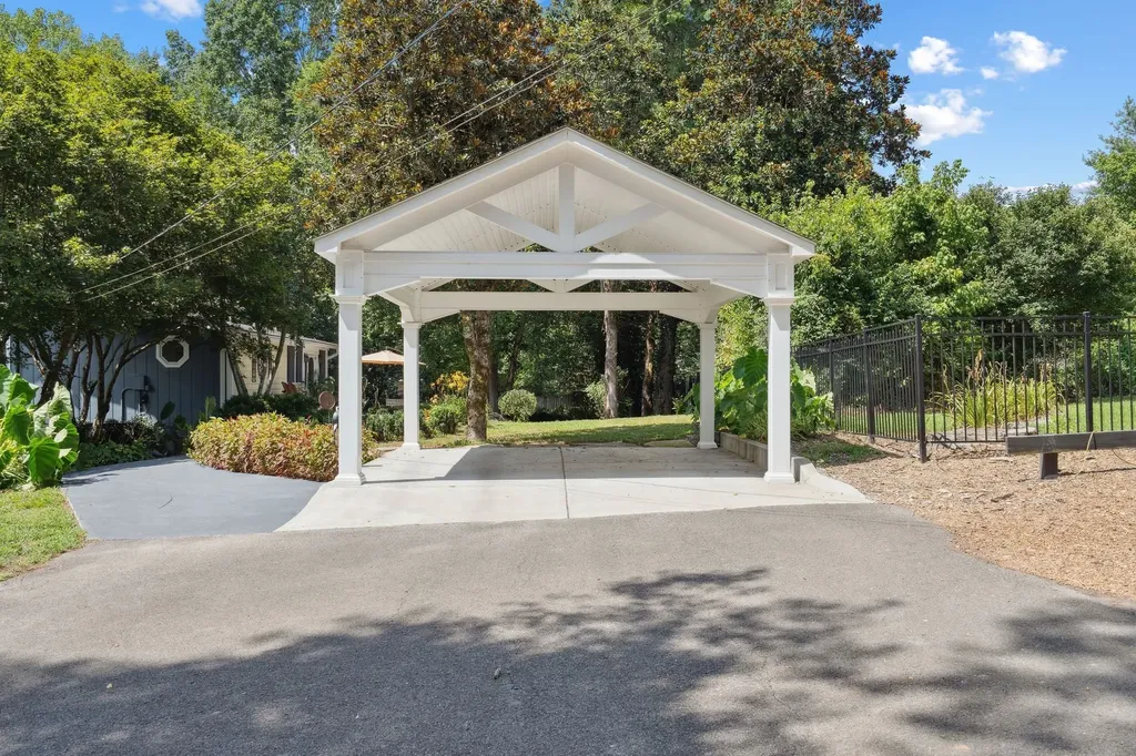 9032 S Harpeth Court Nashville TN 37221