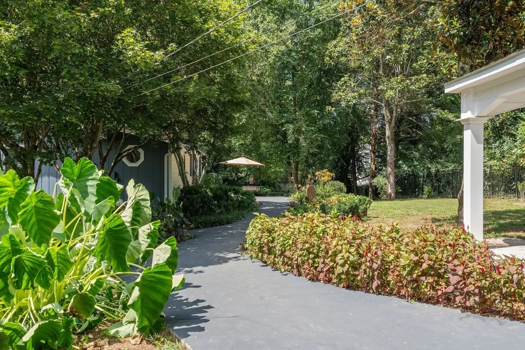 9032 S Harpeth Court Nashville TN 37221