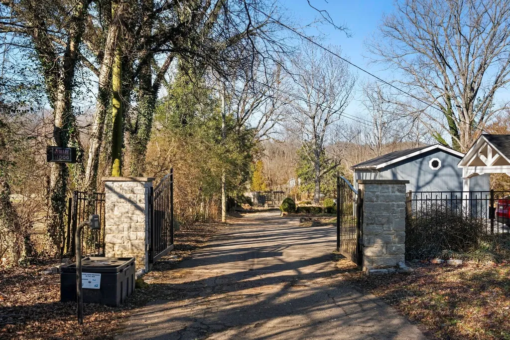 9032 S Harpeth Court Nashville TN 37221