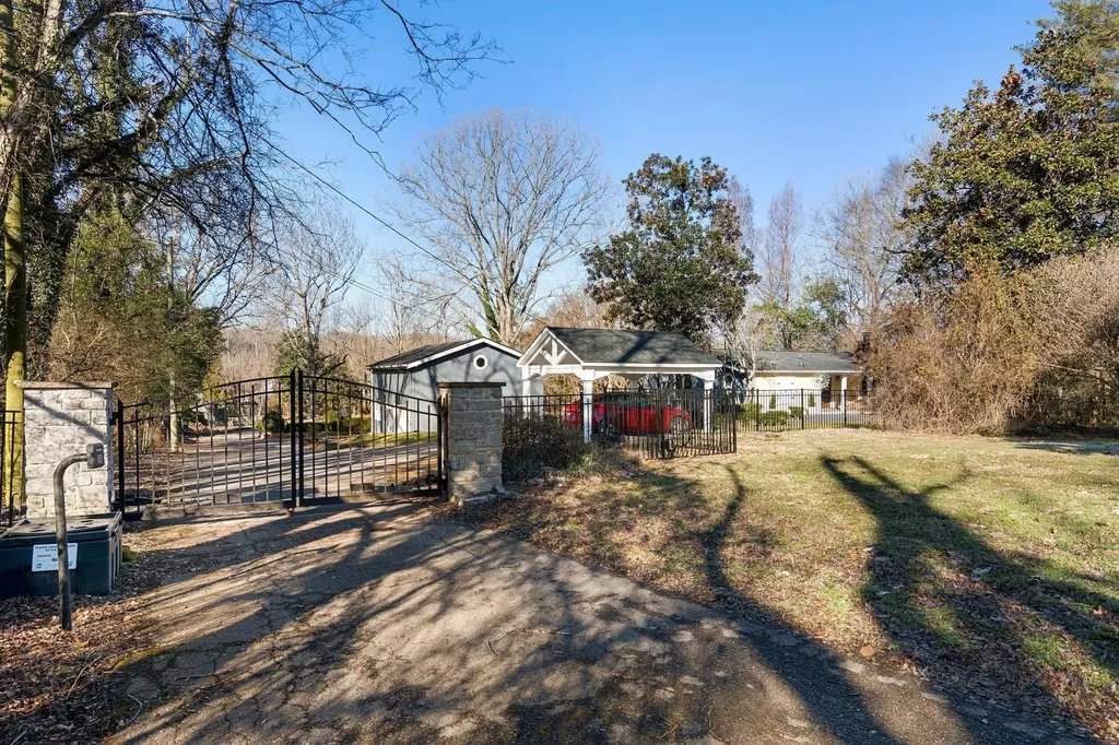 9032 S Harpeth Court Nashville TN 37221