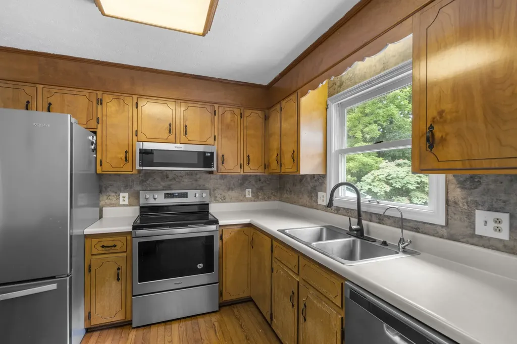207 Robinson Drive Dickson TN 37055