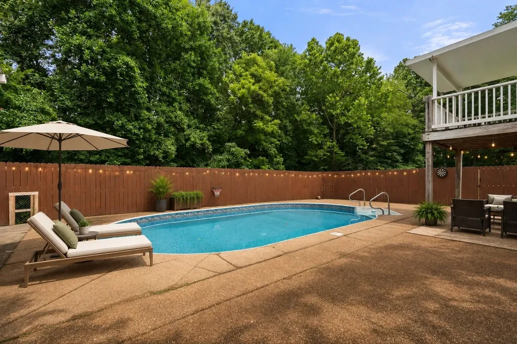 207 Robinson Drive Dickson TN 37055