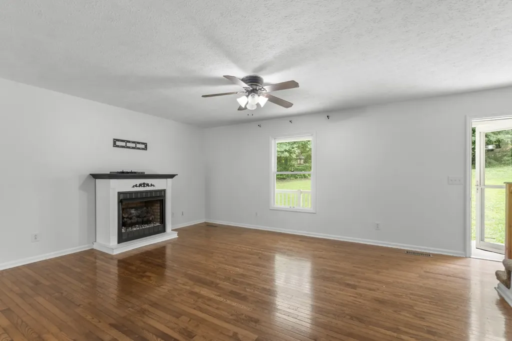 207 Robinson Drive Dickson TN 37055