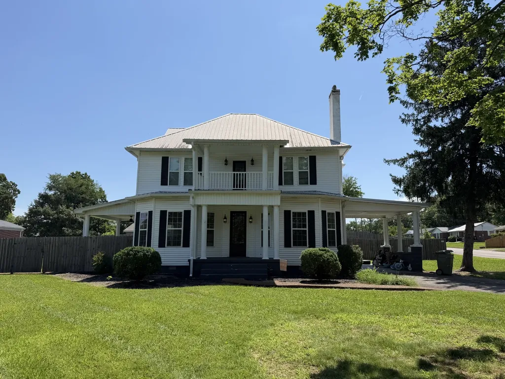106 Lafayette Avenue Lawrenceburg TN 38464