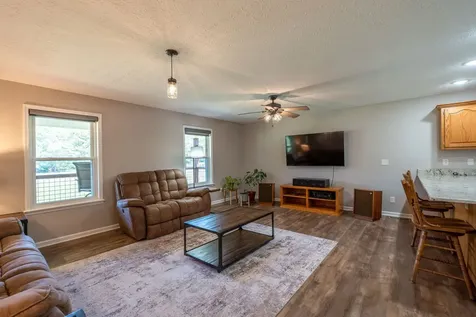 6285 Rayburn Creek Road Collinwood TN 38450