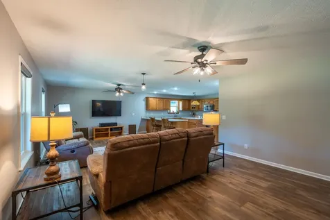 6285 Rayburn Creek Road Collinwood TN 38450