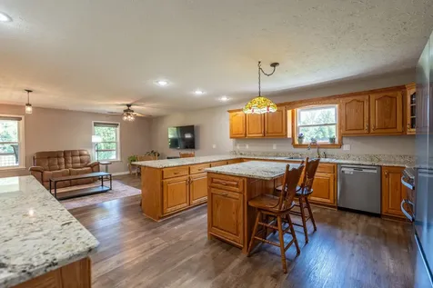 6285 Rayburn Creek Road Collinwood TN 38450