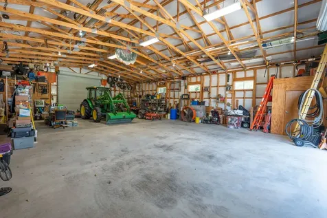 6285 Rayburn Creek Road Collinwood TN 38450
