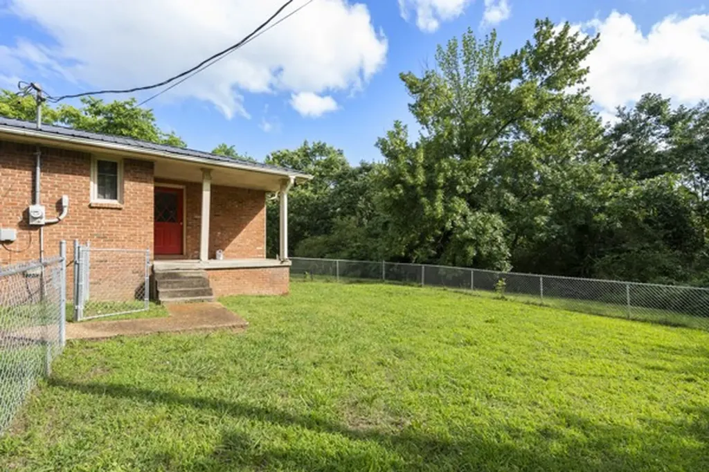 384 Columbia Avenue Centerville TN 37033