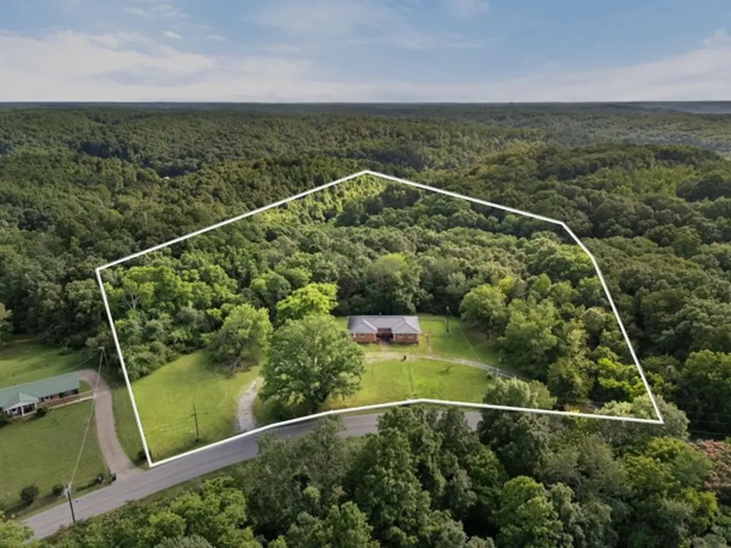 384 Columbia Avenue Centerville TN 37033