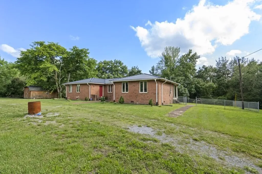 384 Columbia Avenue Centerville TN 37033