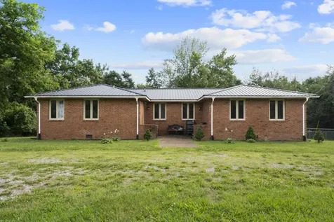 384 Columbia Avenue Centerville TN 37033